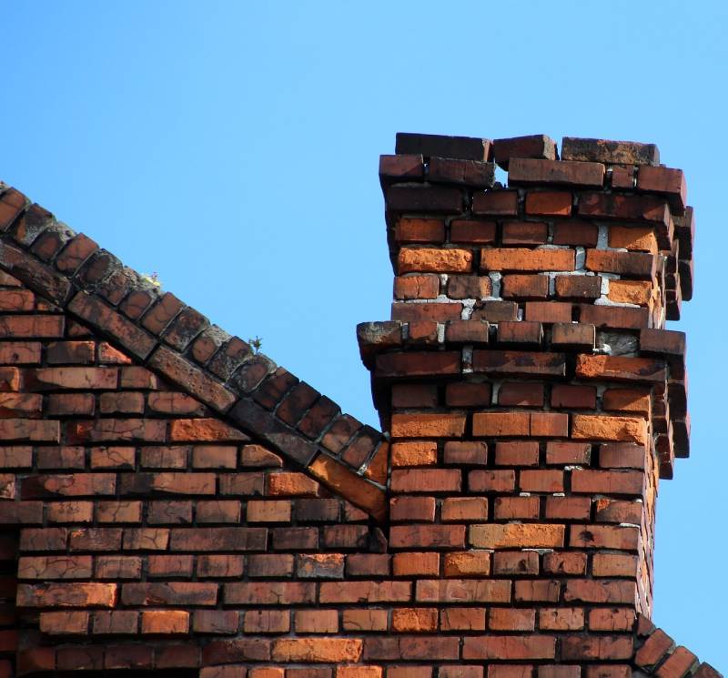 Damaged chimney on an Steiner home showing cracks and missing mortar